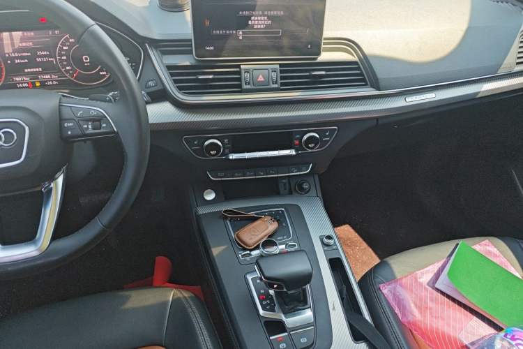 Used Audi Q5L 2020 45 TFSI Prestige Fashion Model Audio And AC Panel
