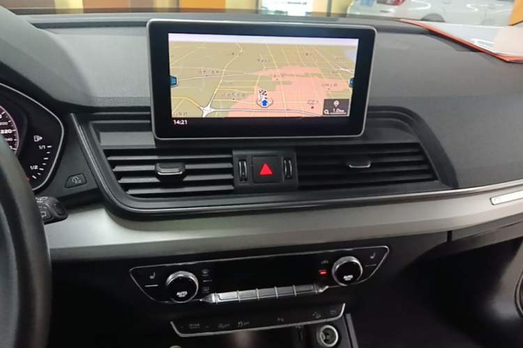 Used Audi Q5L 2020 Updated 40 TFSI Prestige Fashion Edition Audio And AC Panel