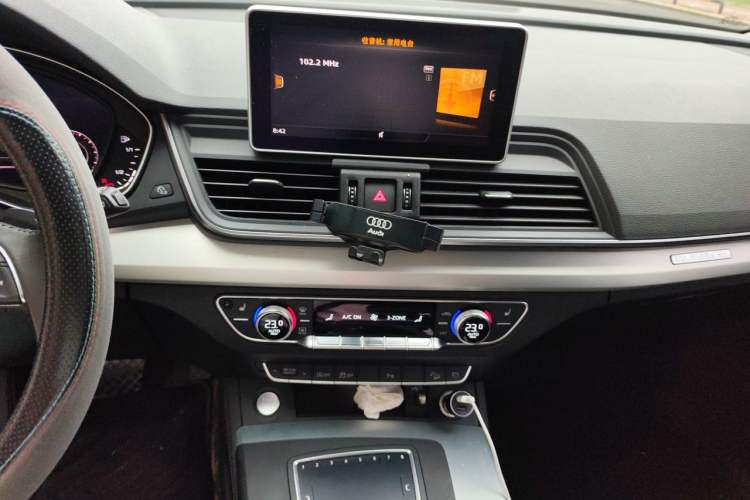 Used Audi Q5L 2020 Updated 40 TFSI Prestige Fashion Edition Audio And AC Panel