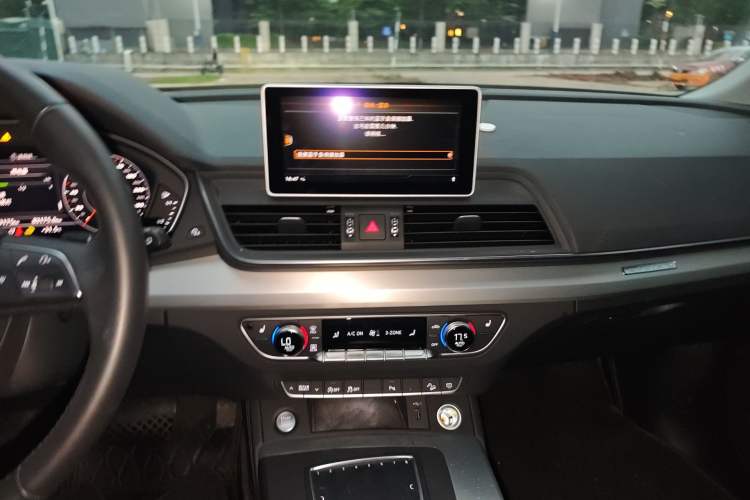Used Audi Q5L 2020 Updated 40 TFSI Prestige Fashion Edition Audio And AC Panel