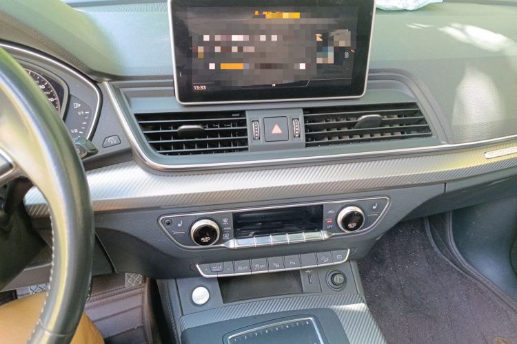 Used Audi Q5L 2020 45 TFSI Prestige Fashion Model Audio And AC Panel