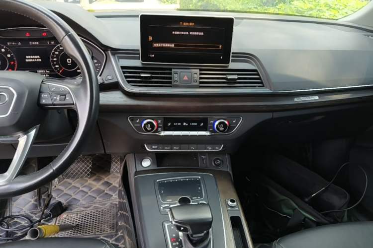 Used Audi Q5L 2020 Updated 40 TFSI Prestige Fashion Edition Audio And AC Panel