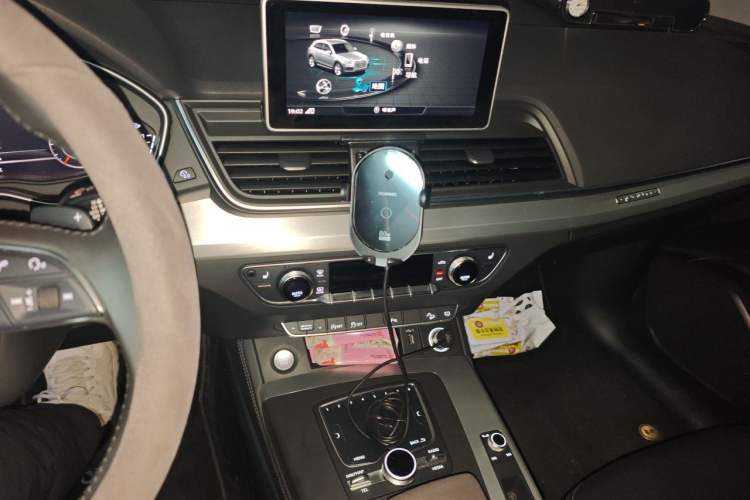 Used Audi Q5L 2020 Updated 40 TFSI Prestige Fashion Edition Audio And AC Panel