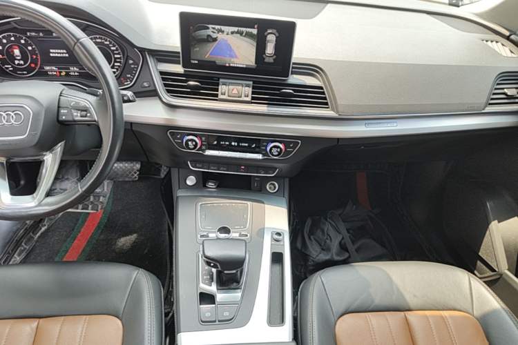 Used Audi Q5L 2020 Updated 40 TFSI Prestige Fashion Edition Audio And AC Panel