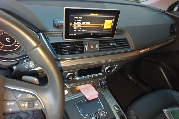 Used Audi Q5L 2020 45 TFSI Prestige Fashion Model Audio And AC Panel
