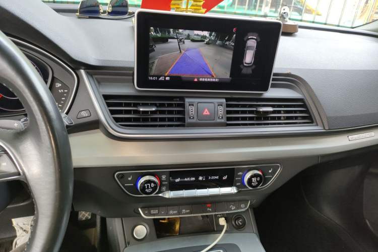 Used Audi Q5L 2020 Updated 40 TFSI Prestige Fashion Edition Audio And AC Panel