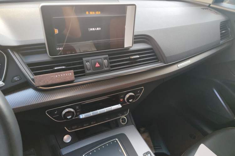 Used Audi Q5L 2020 Updated 40 TFSI Prestige Fashion Edition Audio And AC Panel