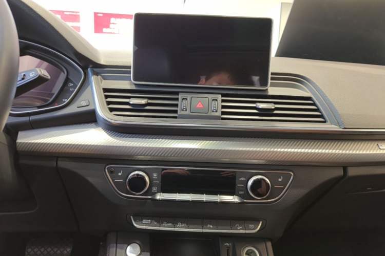 Used Audi Q5L 2020 40 TFSI Prestige Fashion Edition Audio And AC Panel