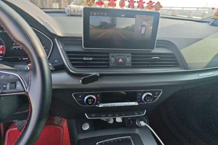 Used Audi Q5L 2020 45 TFSI Prestige Fashion Model Audio And AC Panel