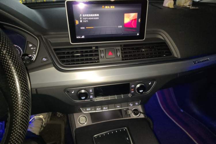 Used Audi Q5L 2020 Updated 40 TFSI Prestige Fashion Edition Audio And AC Panel