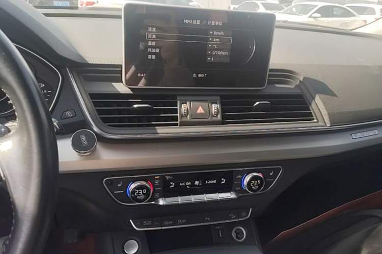 Used Audi Q5L 2020 Updated 40 TFSI Prestige Fashion Edition Audio And AC Panel