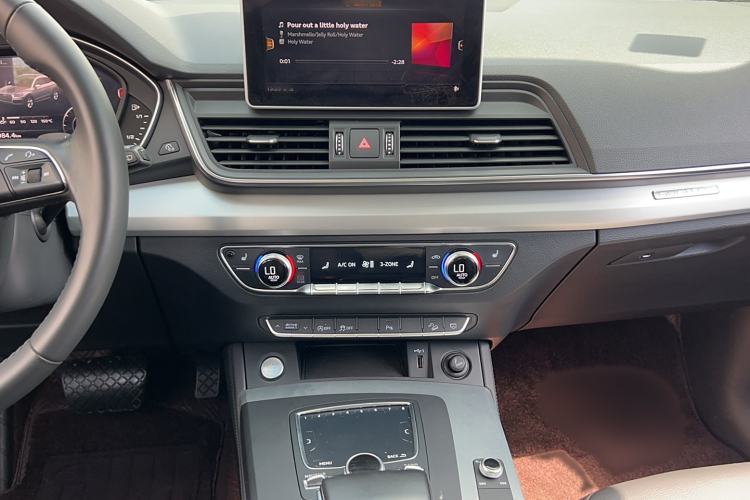 Used Audi Q5L 2020 Updated 40 TFSI Prestige Fashion Edition Audio And AC Panel