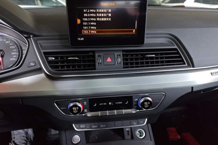 Used Audi Q5L 2020 40 TFSI Prestige Edition Audio And AC Panel