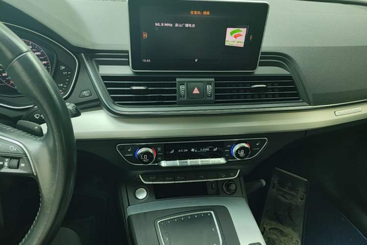 Used Audi Q5L 2020 Updated 40 TFSI Prestige Fashion Edition Audio And AC Panel