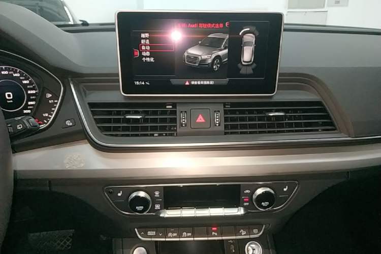 Used Audi Q5L 2020 Updated 40 TFSI Prestige Fashion Edition Audio And AC Panel