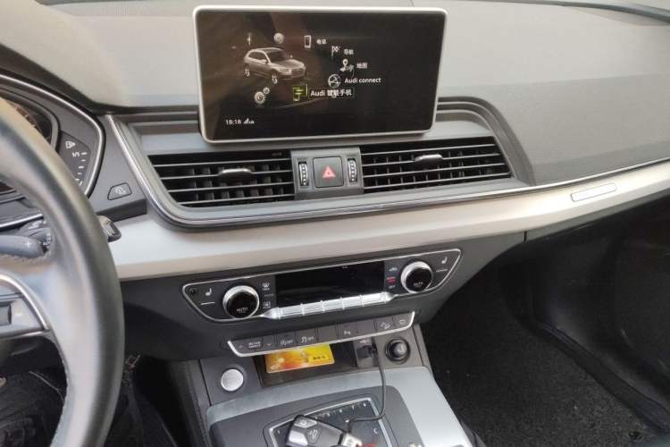 Used Audi Q5L 2020 40 TFSI Prestige Fashion Edition Audio And AC Panel