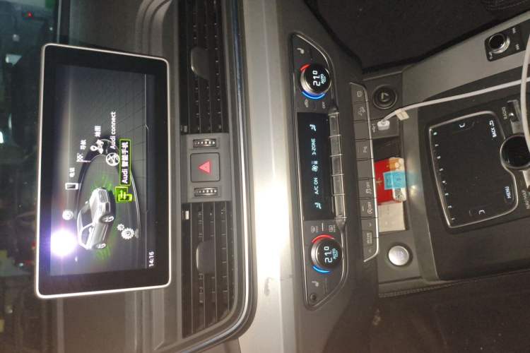 Used Audi Q5L 2020 Updated 40 TFSI Prestige Fashion Edition Audio And AC Panel