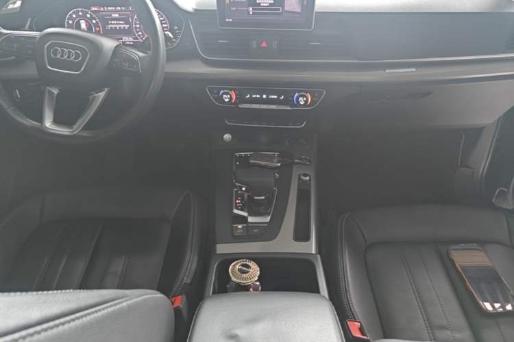 Used Audi Q5L 2020 45 TFSI Prestige Fashion Model Audio And AC Panel