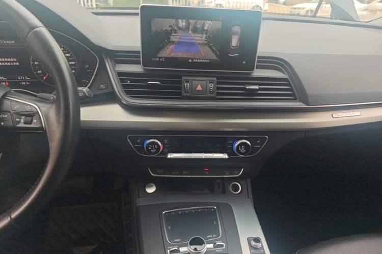 Used Audi Q5L 2020 Updated 40 TFSI Prestige Fashion Edition Audio And AC Panel