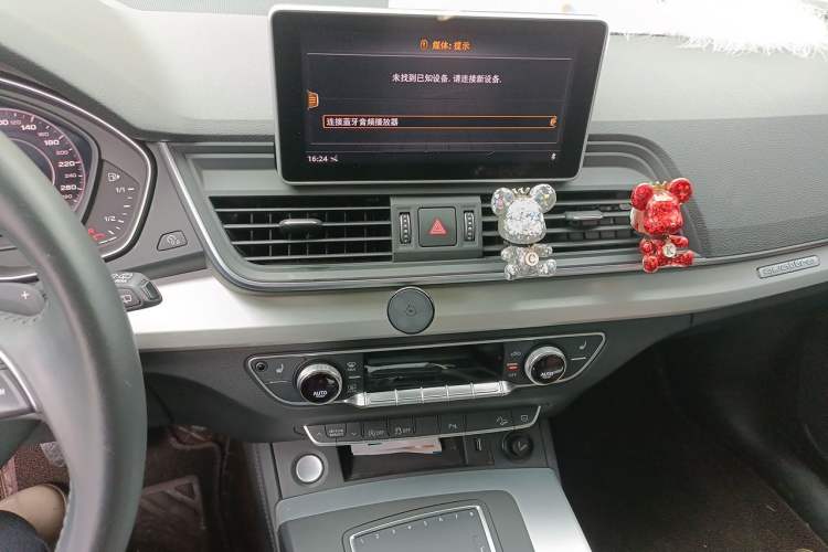 Used Audi Q5L 2020 Updated 40 TFSI Prestige Fashion Edition Audio And AC Panel