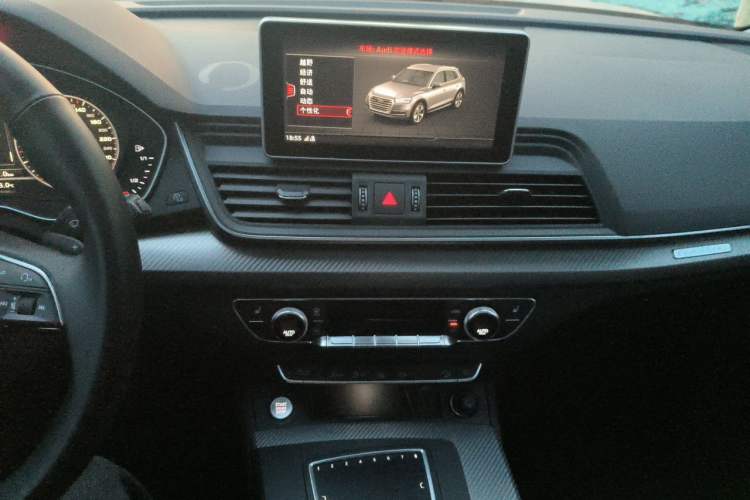Used Audi Q5L 2020 45 TFSI Prestige Fashion Model Audio And AC Panel