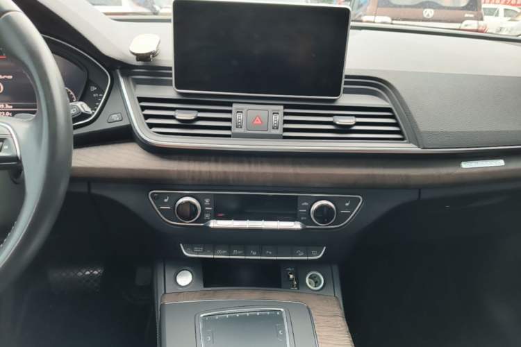Used Audi Q5L 2020 45 TFSI Prestige Elegant Edition Audio And AC Panel