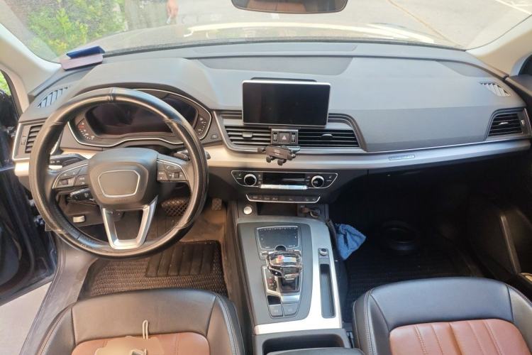 Used Audi Q5L 2020 Updated 40 TFSI Prestige Fashion Edition Center Console