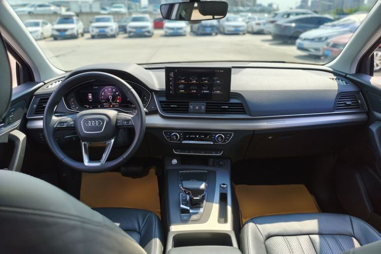 Used Audi Q5L 2020 Updated 40 TFSI Prestige Fashion Edition Center Console