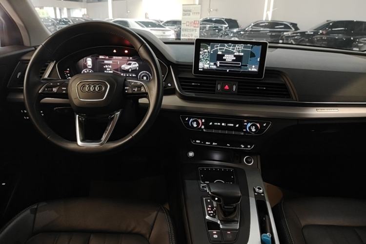 Used Audi Q5L 2020 Updated 40 TFSI Prestige Fashion Edition Center Console
