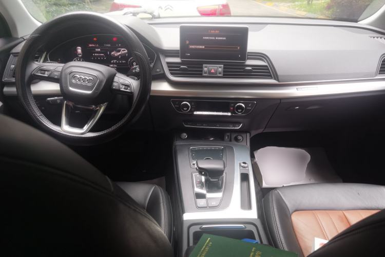 Used Audi Q5L 2020 Updated 40 TFSI Prestige Fashion Edition Center Console