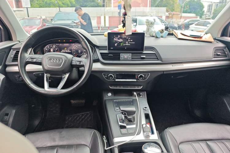 Used Audi Q5L 2020 Updated 40 TFSI Prestige Fashion Edition Center Console