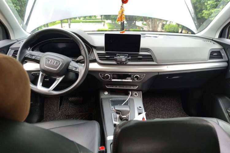 Used Audi Q5L 2020 Updated 40 TFSI Prestige Fashion Edition Center Console