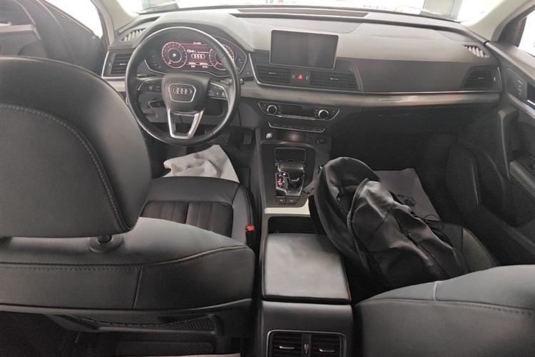 Used Audi Q5L 2020 Updated 40 TFSI Prestige Fashion Edition Center Console