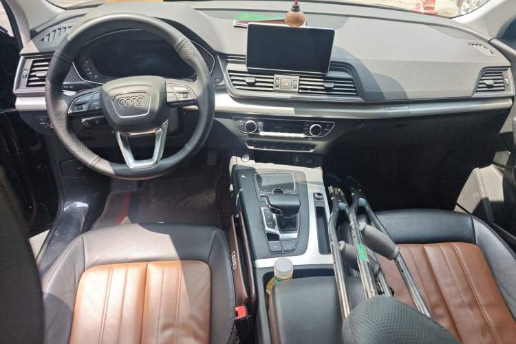 Used Audi Q5L 2020 Updated 40 TFSI Prestige Fashion Edition Center Console