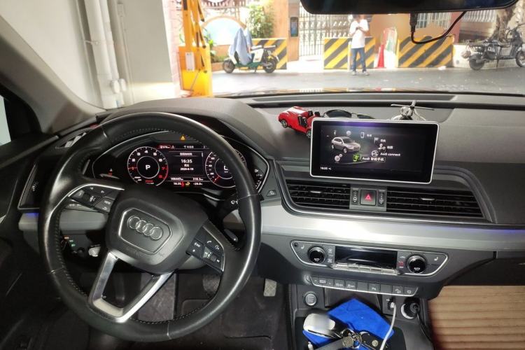 Used Audi Q5L 2020 40 TFSI Prestige Fashion Edition Center Console