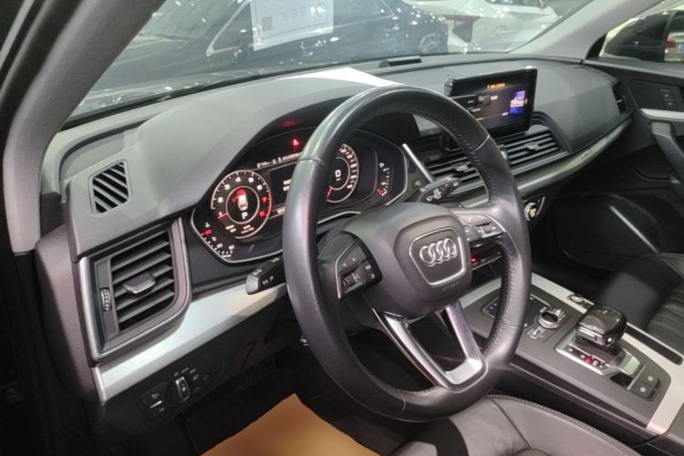 Used Audi Q5L 2020 Updated 40 TFSI Prestige Fashion Edition Center Console