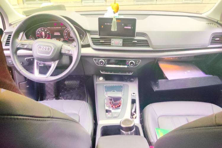 Used Audi Q5L 2020 Updated 40 TFSI Prestige Fashion Edition Center Console