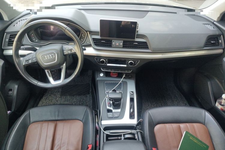 Used Audi Q5L 2020 Updated 40 TFSI Prestige Fashion Edition Center Console