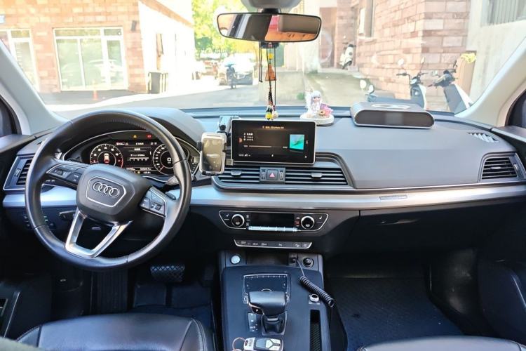 Used Audi Q5L 2020 Updated 40 TFSI Prestige Fashion Edition Center Console