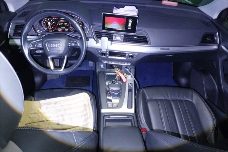 Used Audi Q5L 2020 Updated 40 TFSI Prestige Fashion Edition Center Console