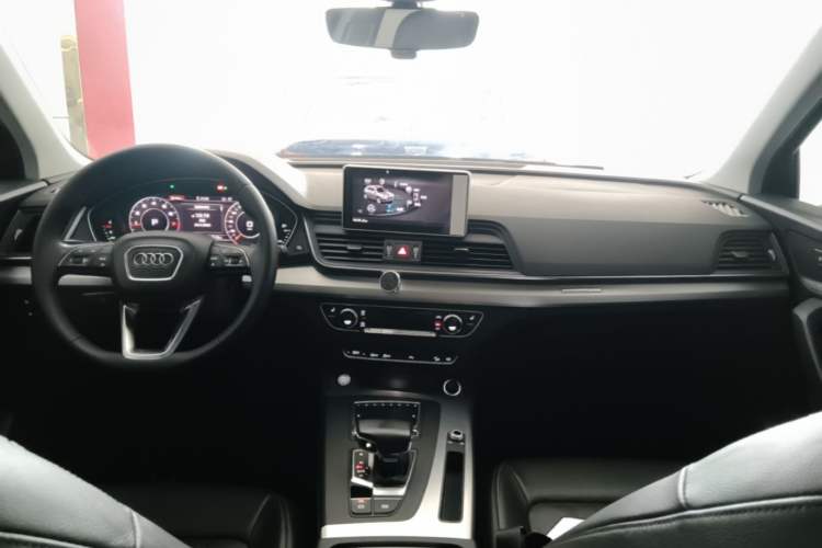 Used Audi Q5L 2020 Updated 40 TFSI Prestige Fashion Edition Center Console