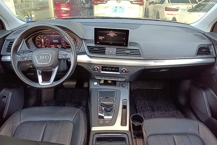 Used Audi Q5L 2020 Updated 40 TFSI Prestige Fashion Edition Center Console