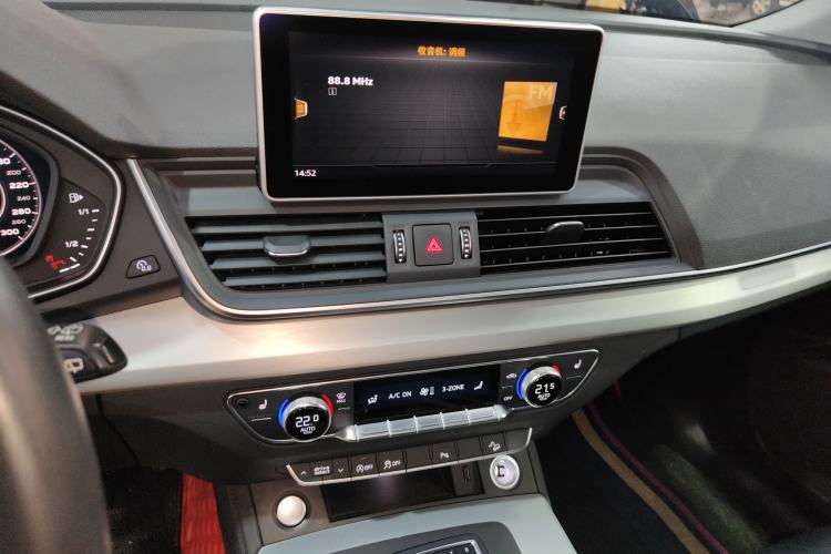 Used Audi Q5L 2020 Updated 40 TFSI Prestige Fashion Edition Center Console