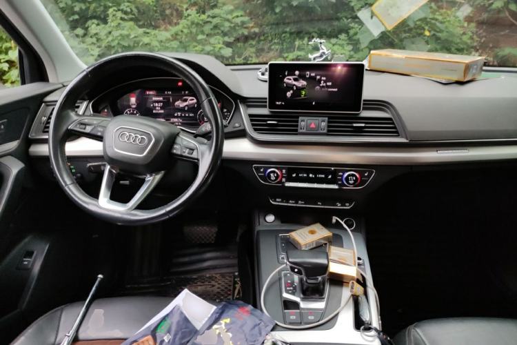 Used Audi Q5L 2020 Updated 40 TFSI Prestige Fashion Edition Center Console