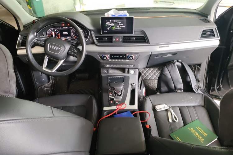 Used Audi Q5L 2020 Updated 40 TFSI Prestige Fashion Edition Center Console