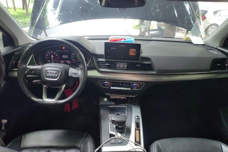 Used Audi Q5L 2020 Updated 40 TFSI Prestige Fashion Edition Center Console