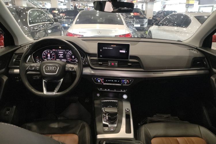 Used Audi Q5L 2020 Updated 40 TFSI Prestige Fashion Edition Center Console