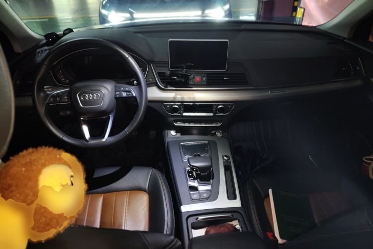Used Audi Q5L 2020 Updated 40 TFSI Prestige Fashion Edition Center Console