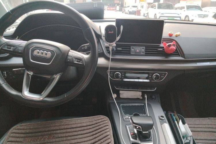 Used Audi Q5L 2020 Updated 40 TFSI Prestige Fashion Edition Center Console