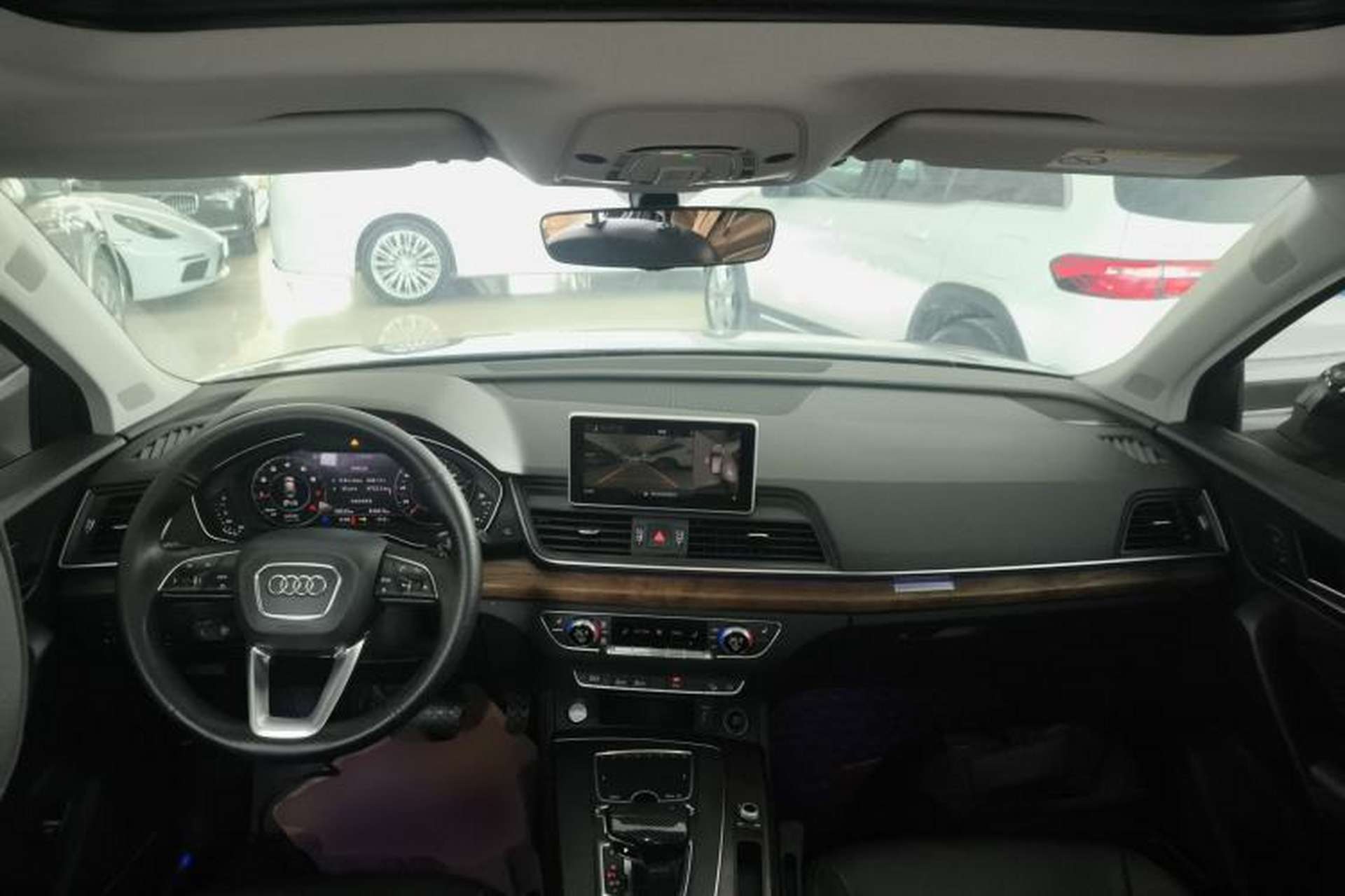 Used Audi Q5L 2020 Updated 40 TFSI Prestige Fashion Edition Center Console